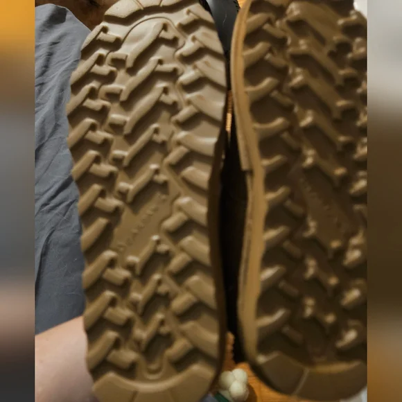 BearPaw Tan Winter Boots with Suede Finish - Picture 2 of 3